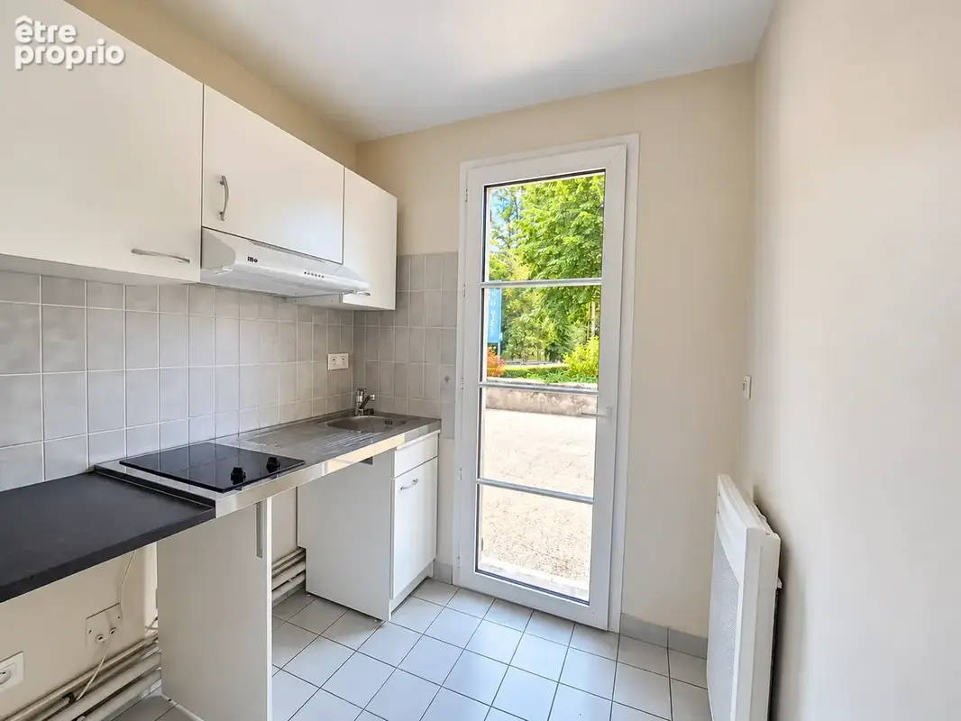 Bureaux à vendre Senlis 2 pièces plein coeur de Senlis - photo 3