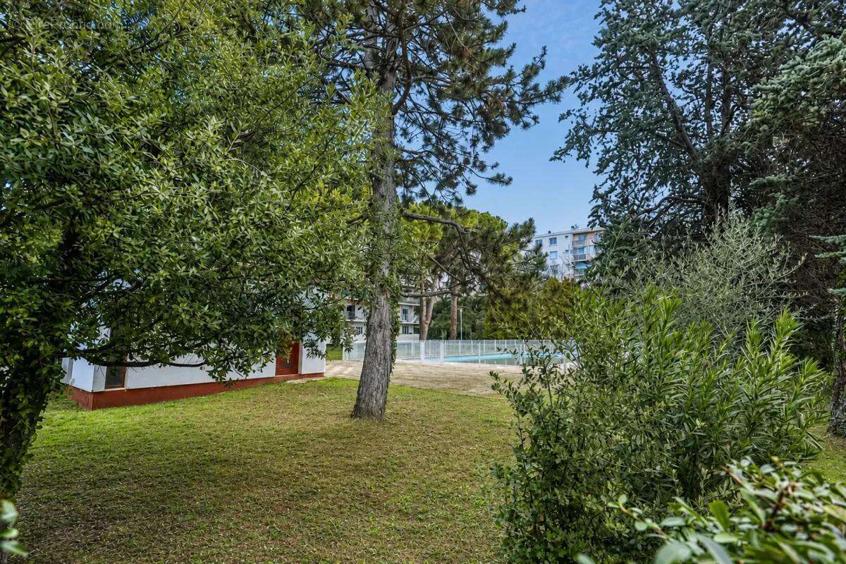 T4 familial 92 m² avec piscine - Marseille 13e - photo 15