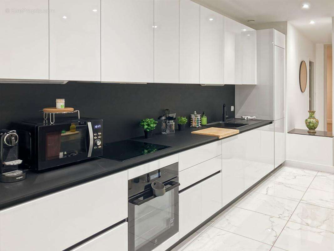 Elégant appartement avec prestations haut de gamme à proximité immédiate de Pey Berland - photo 6