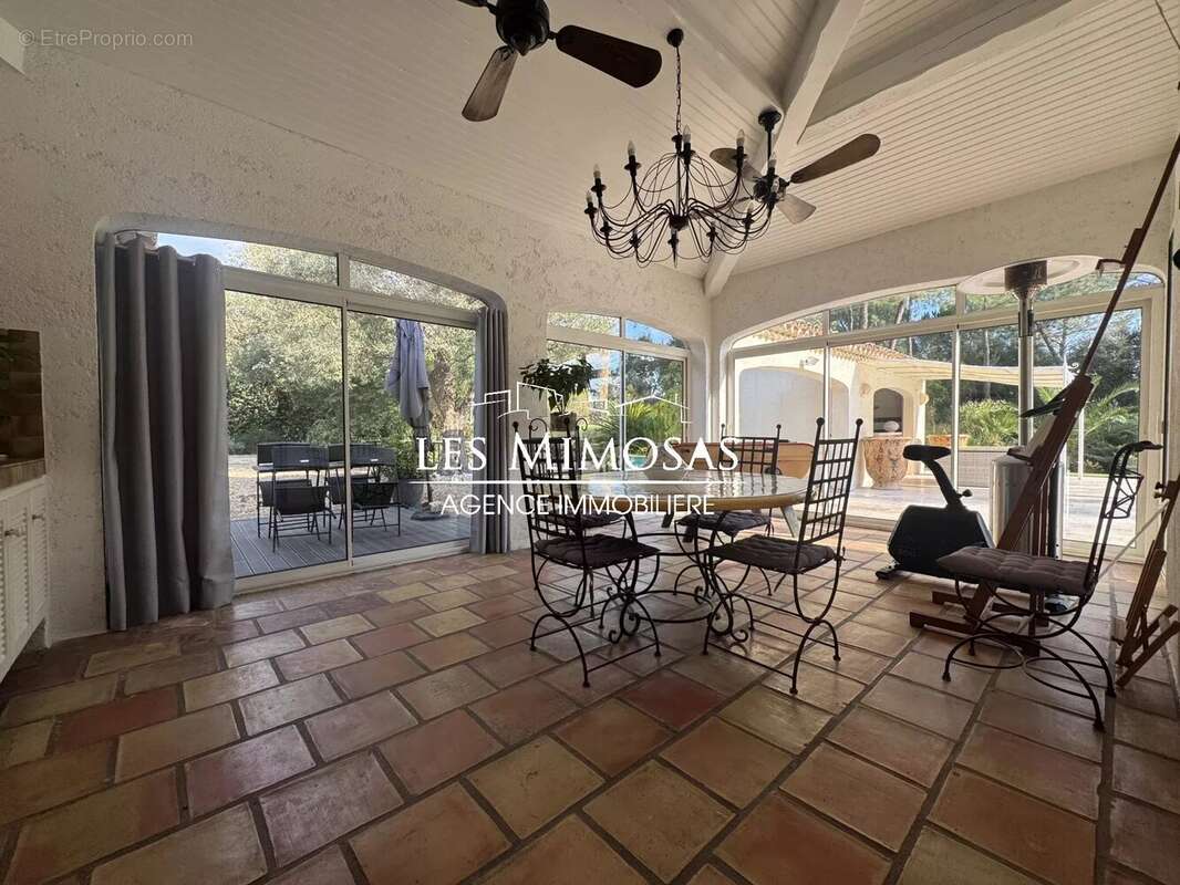 Maison à ROQUEBRUNE-SUR-ARGENS