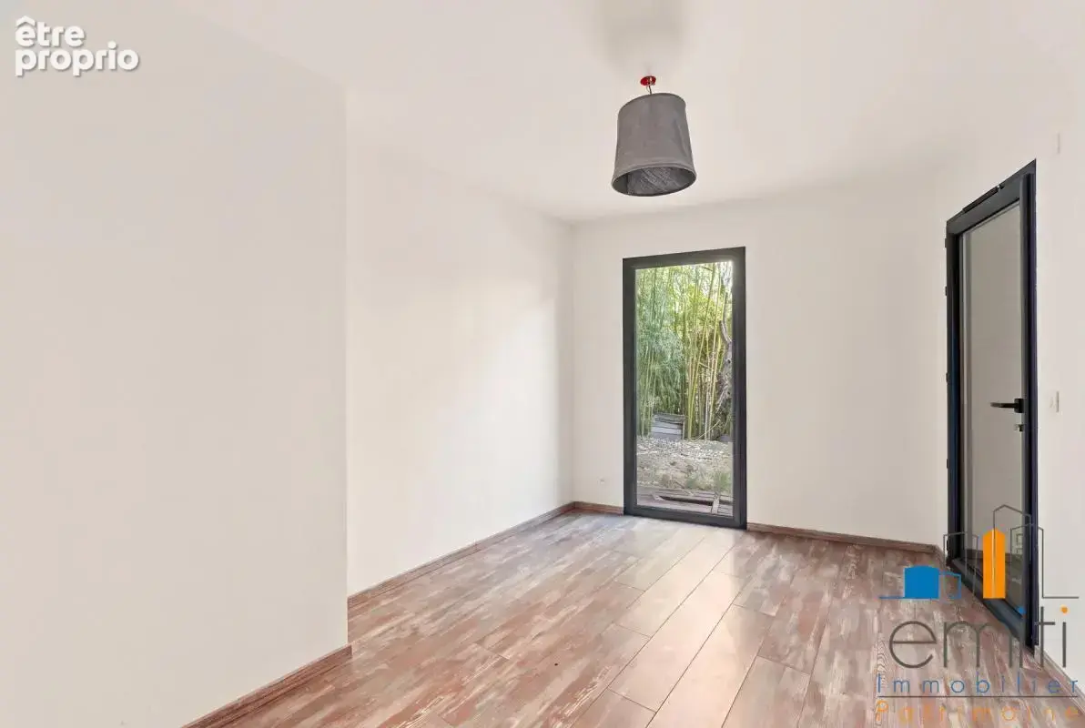 Maison d’architecte – 176 m², piscine et écrin de verdure à Mons - photo 6