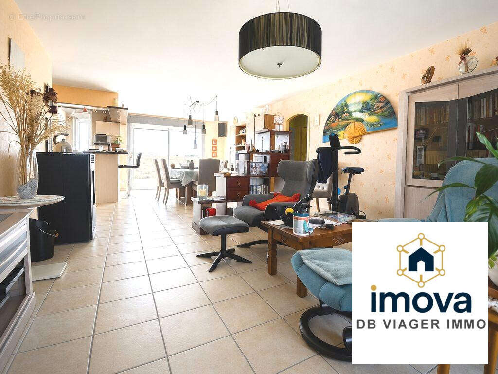 Maison 113 m² à Saint-Germain-De-Salles  - photo 2