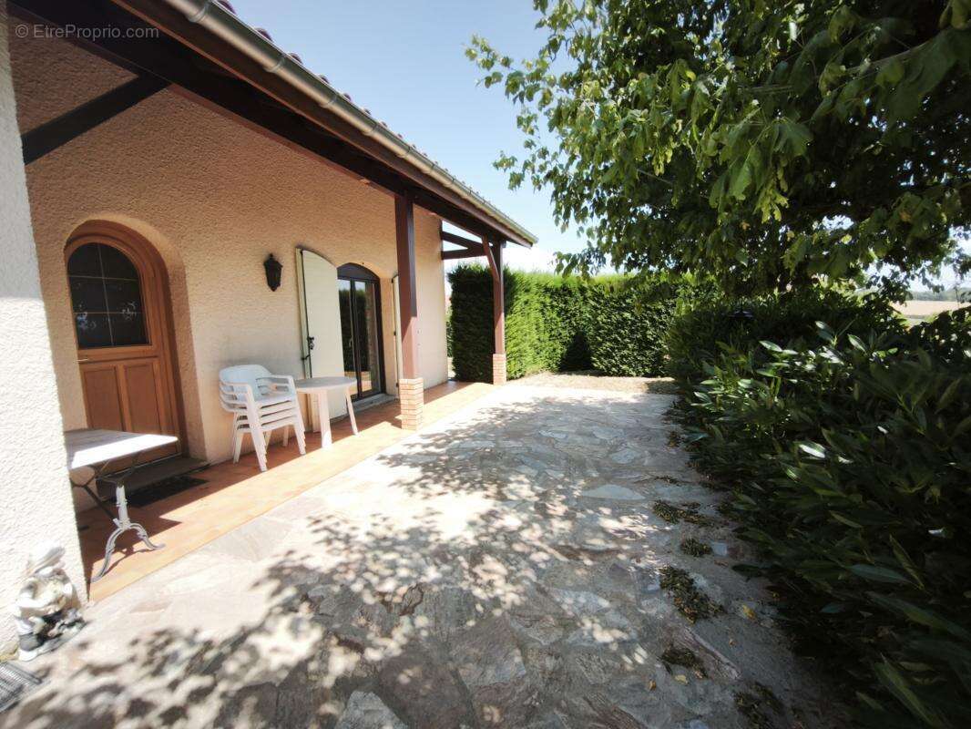 Maison 160 m² à Maringes  - photo 2