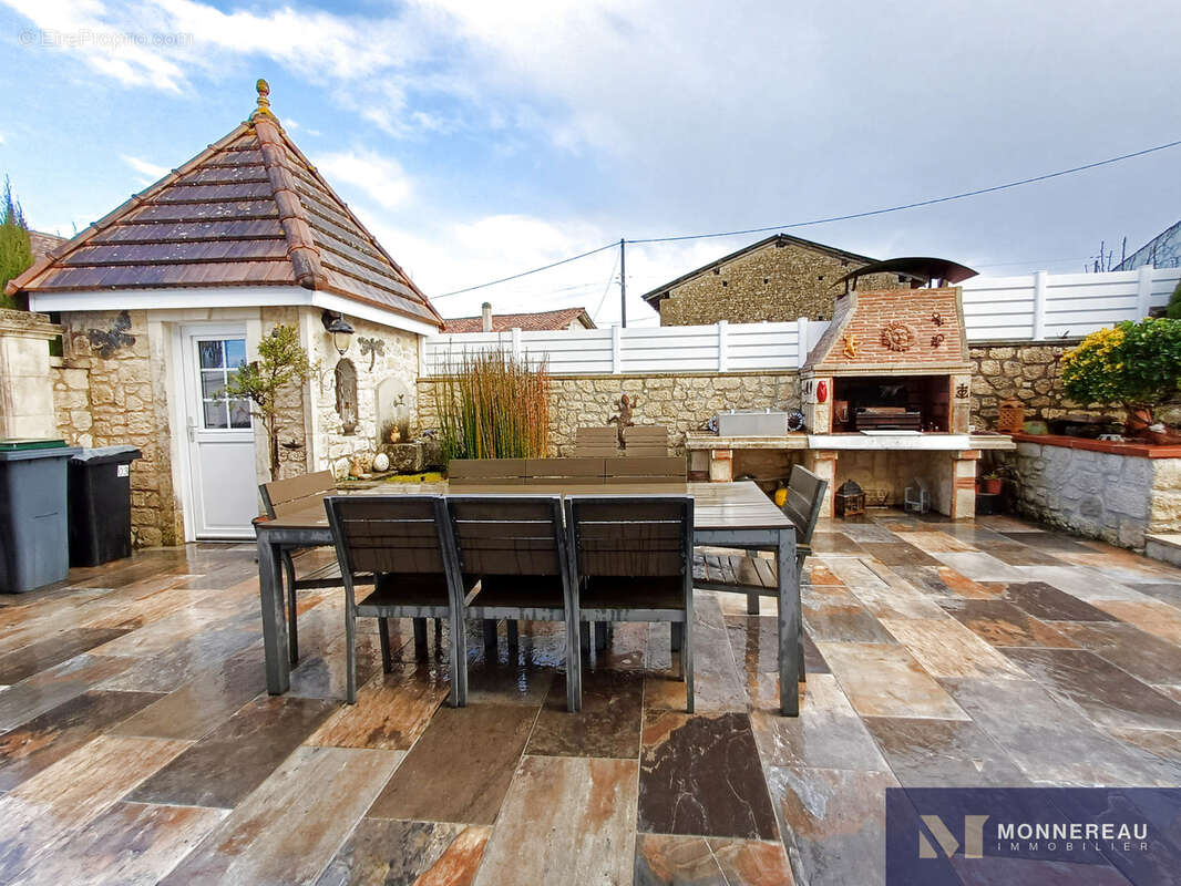 Maison à BAIGNES-SAINTE-RADEGONDE