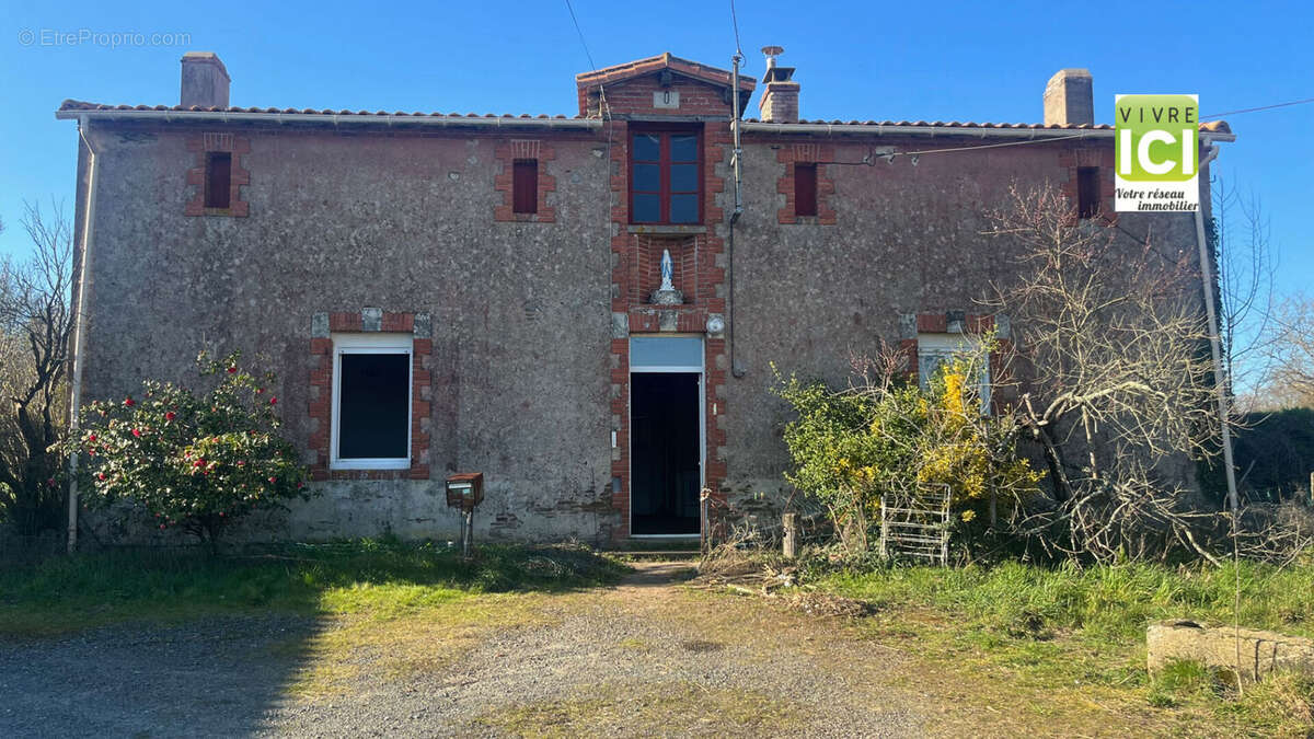 Maison à LA CHAPELLE-BASSE-MER