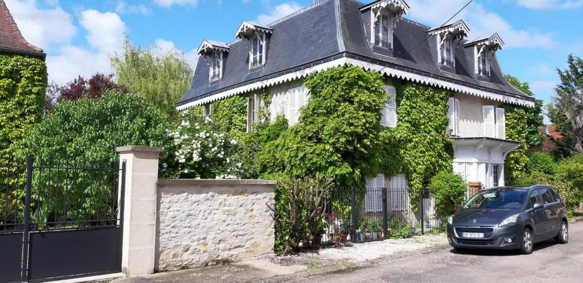 Maison à CHAMPAGNE-SUR-VINGEANNE