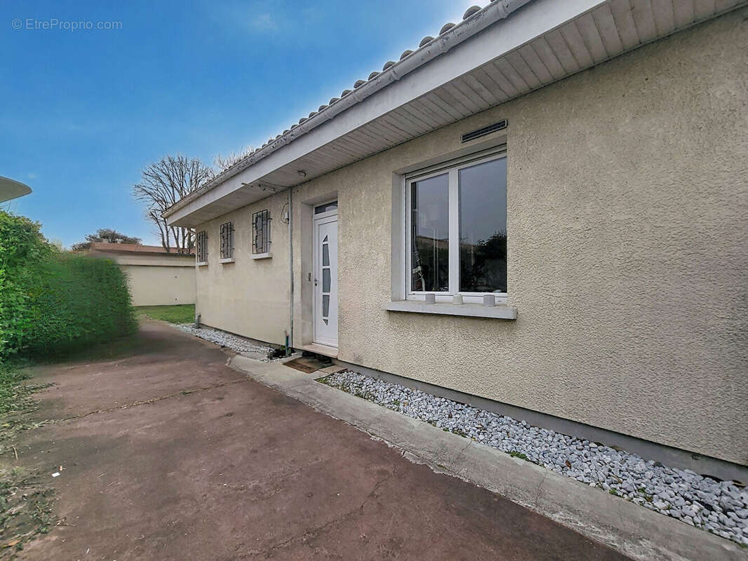 Maison à rénover offrant un beau potentiel d'aménagement - photo 9