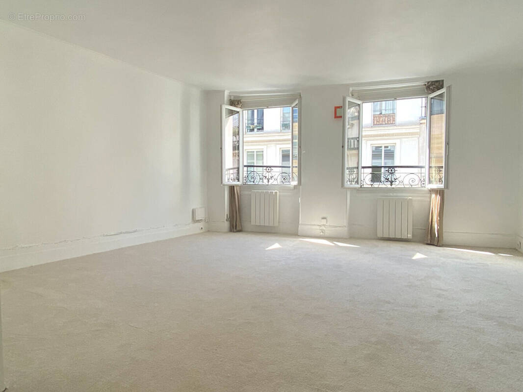 Appartement à PARIS-2E