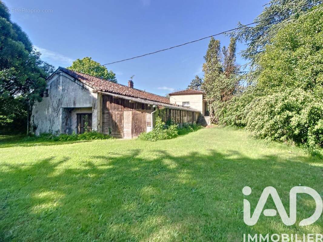 Photo 2 - Maison à SAINT-ANTOINE-DE-FICALBA