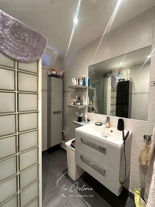 Appartement à SAINT-MARTIN-D'HERES