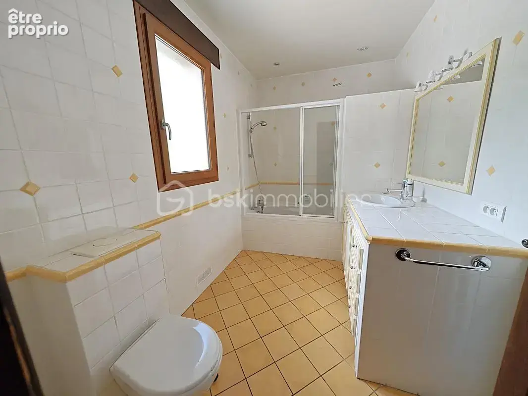 Une demeure de charme aux volumes rares, nichée dans un écrin de verdure de 7 300 m², 9 chambres, deux salles d'eau, une salle d - photo 18