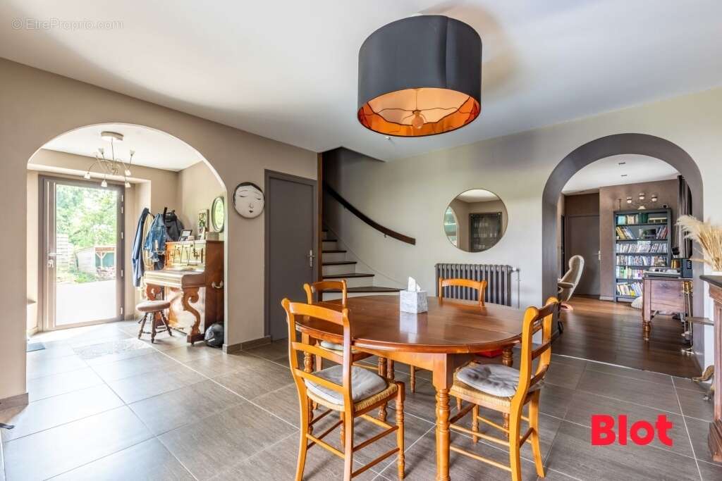 Maison à VEZIN-LE-COQUET