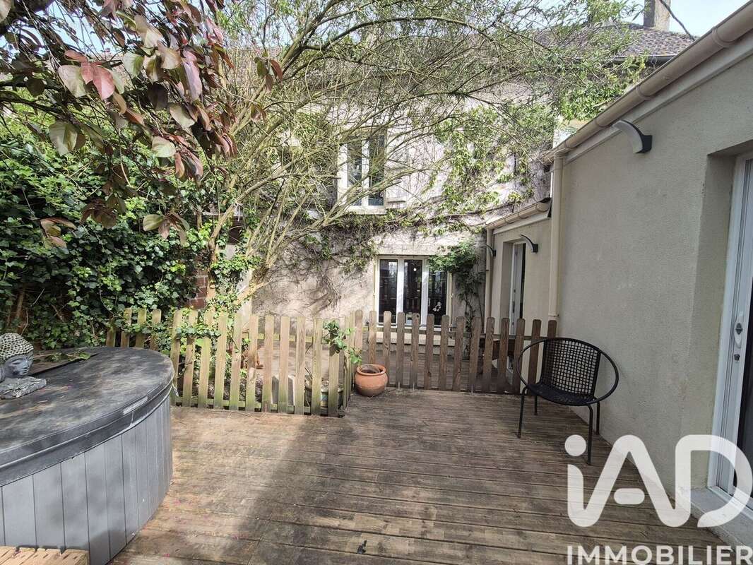 Maison 130 m² à Montceaux-Les-Meaux  - photo 2
