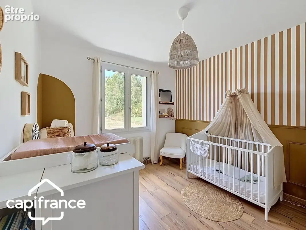 PROCHE DE THOUARS Maison de plain pied de 111m2 avec + de 2 hectares de terrain avec dépendance de 900m2 - photo 8