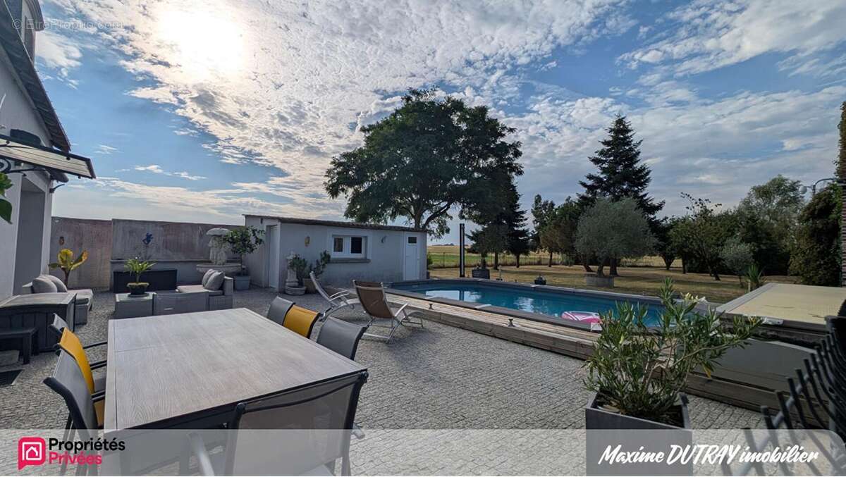 Maison 5 pièces 140m² - Piscine - Dépendance 150m² - photo 3