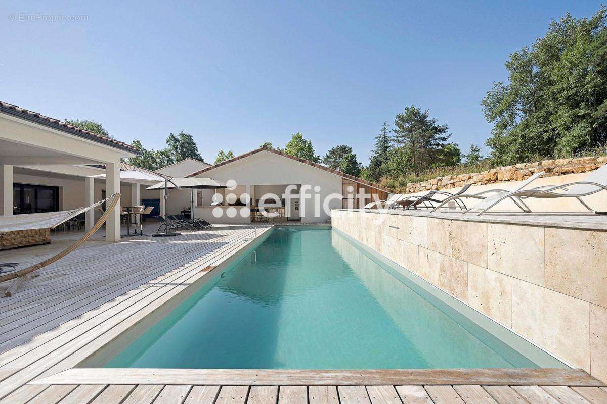 Maison 250 m² à Beleymas  - photo 2
