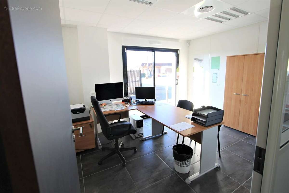 Commerce à GARDONNE