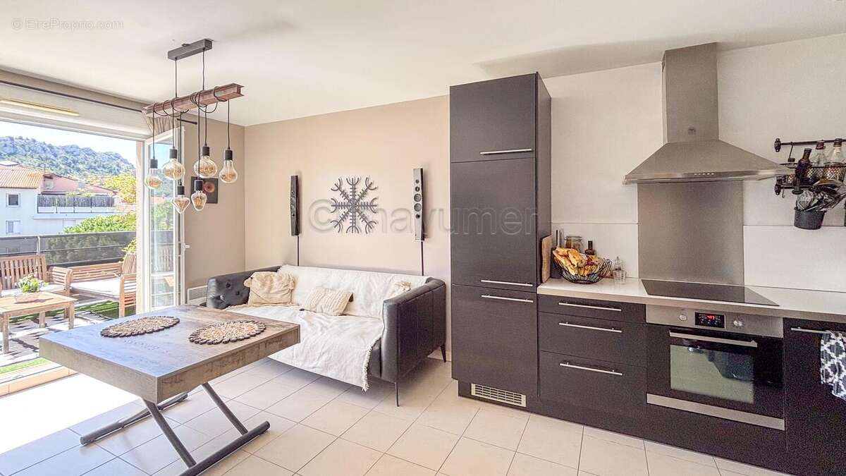 Appartement T3 - dernier étage - terrasse 16m2 - double box - 13009 Marseille n°1 - Appartement à MARSEILLE-9E