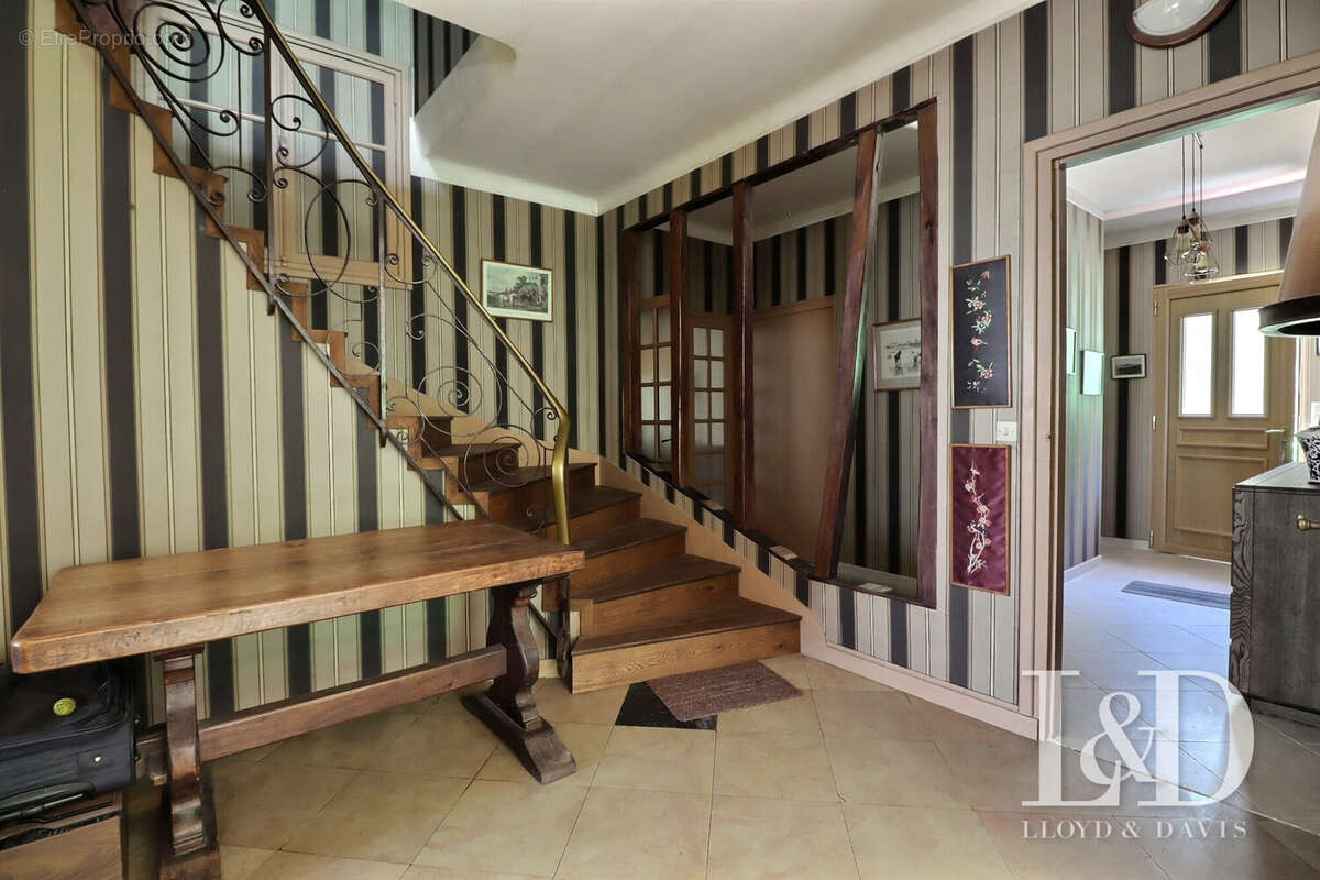 Maison 424 m² à Auvers-Saint-Georges  - photo 5