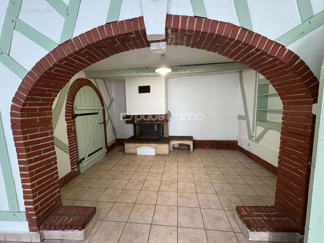 Commerce à DEVILLE-LES-ROUEN