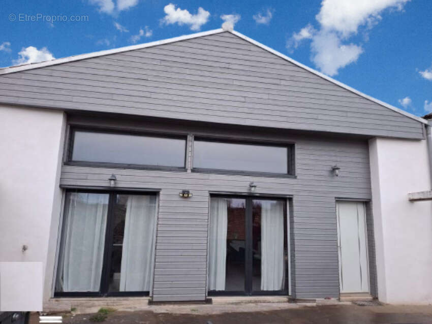 Maison à SAINT-CYR-DU-DORET