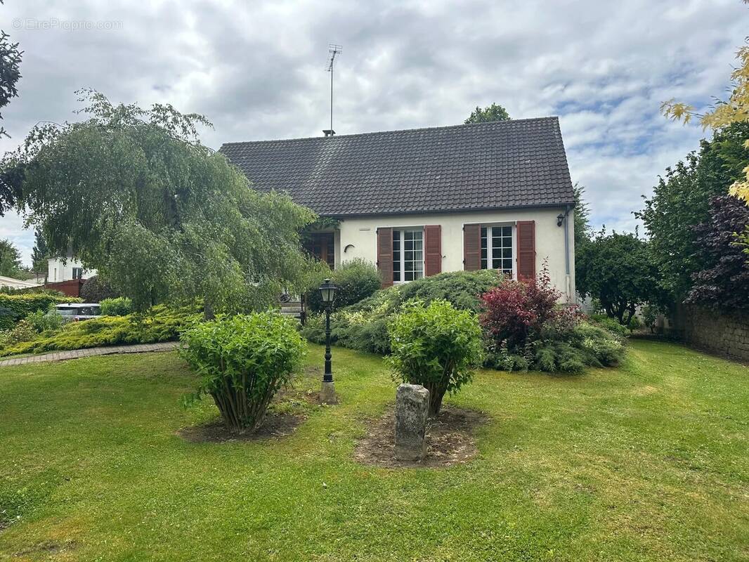 Maison à LE THILLAY