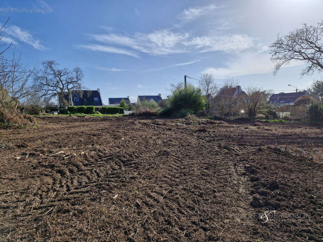 Terrain à LOGONNA-DAOULAS