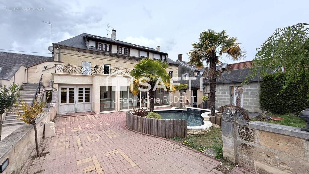 Photo 1 - Commerce à COMPIEGNE