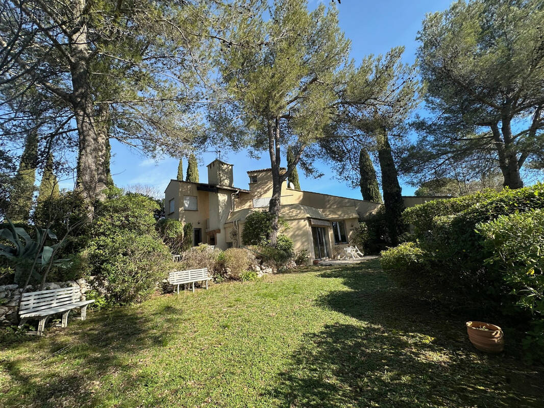Maison à SAINT-CLEMENT-DE-RIVIERE
