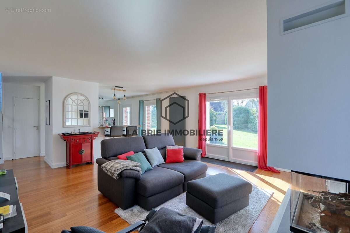 Maison 108 m² à Marolles-En-Brie  - photo 7