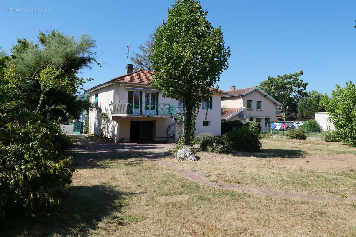 Maison à MEYZIEU