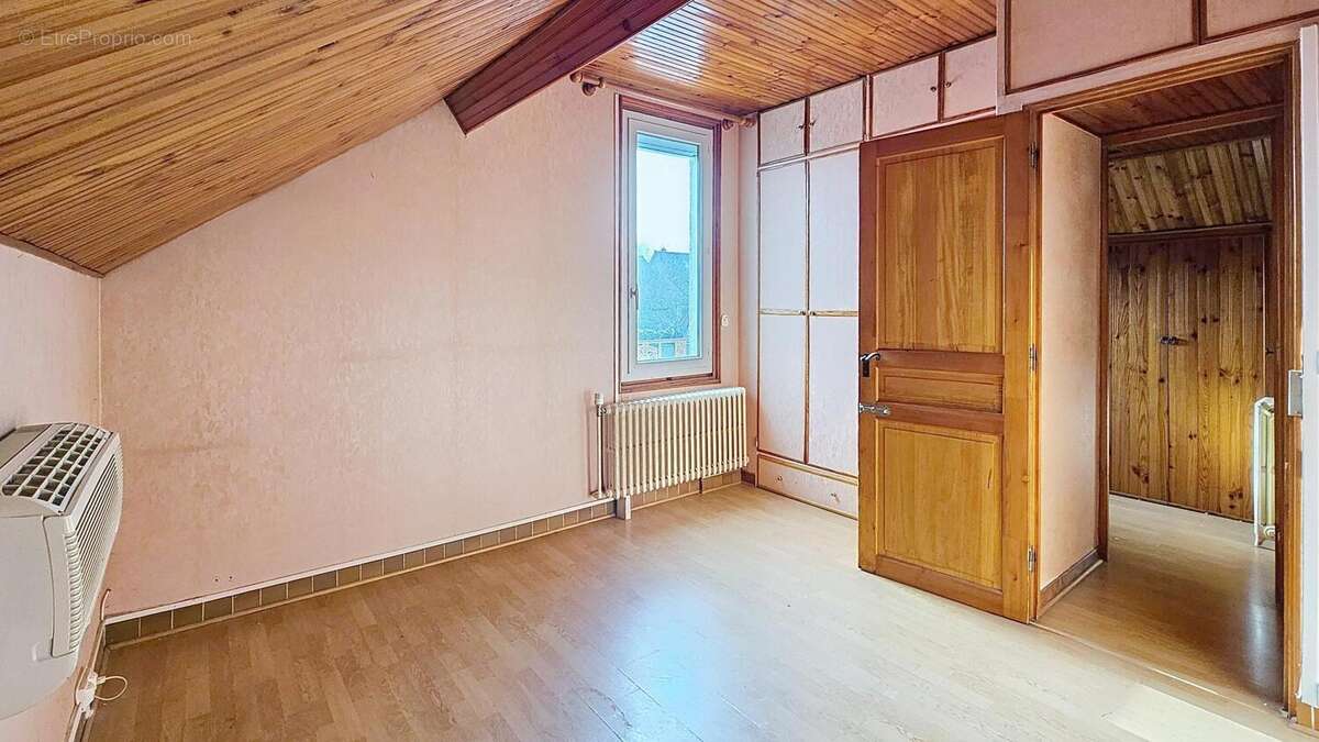 Maison 90 m² à La Ville-Du-Bois  - photo 8
