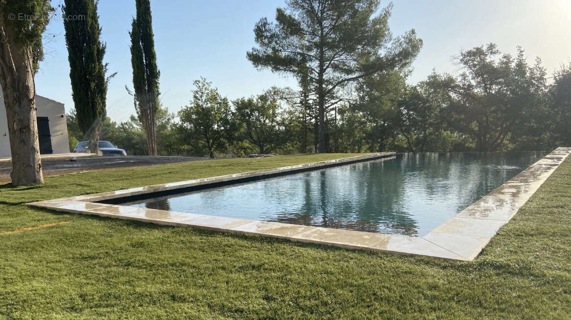 Maison à LE PUY-SAINTE-REPARADE