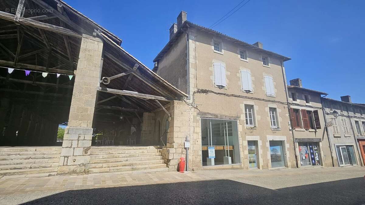 Couhe centre - photo 2