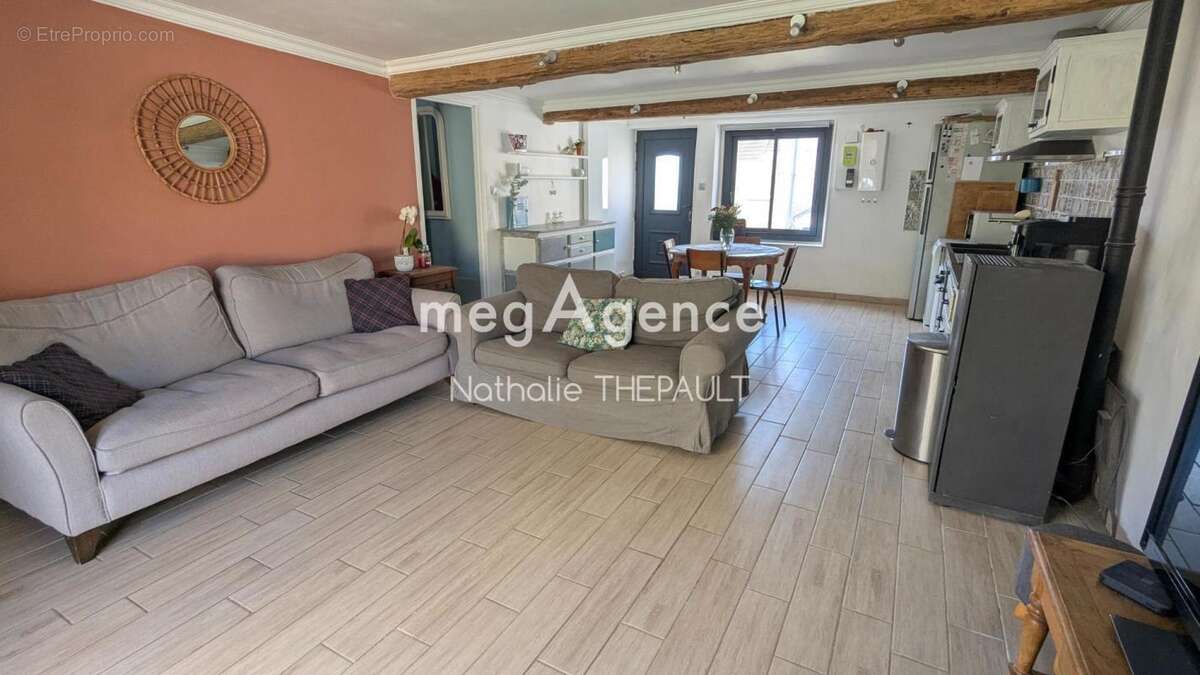 Maison à FOLLAINVILLE-DENNEMONT