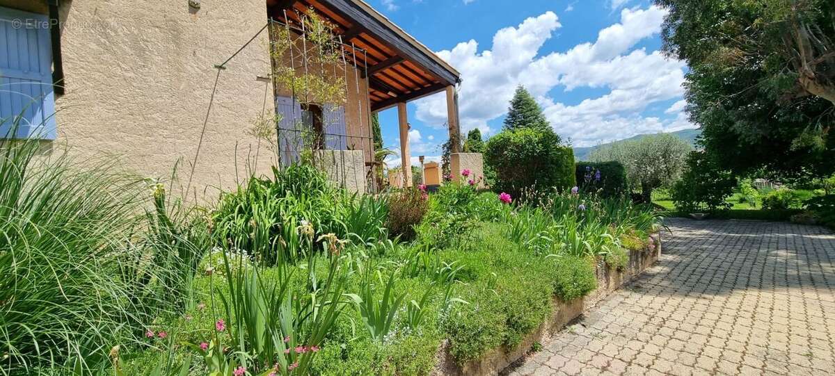 Villa familiale – dépendance – grand terrain arboré – piscine - photo 3