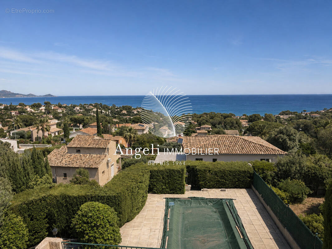Maison à ROQUEBRUNE-SUR-ARGENS
