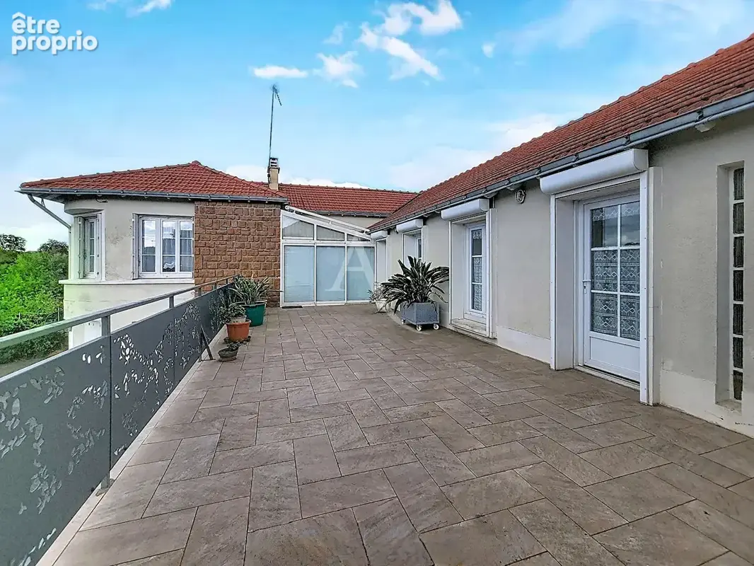 CHEMILLÉ - Maison de plain-pied - 6 chambres - 3 garages - Terrain 1 500 m² - photo 8
