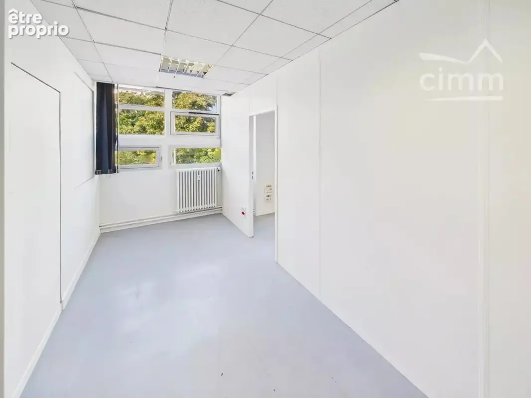 Local Commercial / Bureaux de 228 m² - Quartier de l'Aigle - photo 7