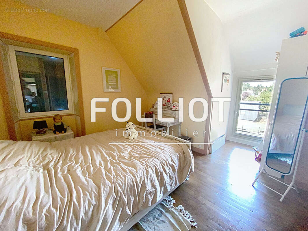 A VENDRE - Maison spacieuse de 9 pièces à Fougères - photo 5