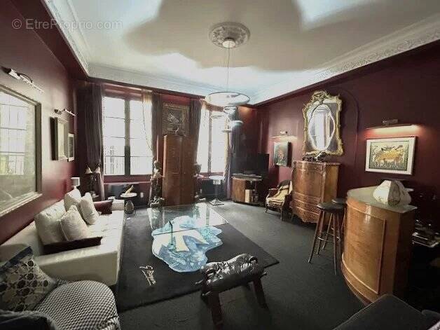 Appartement à PARIS-9E