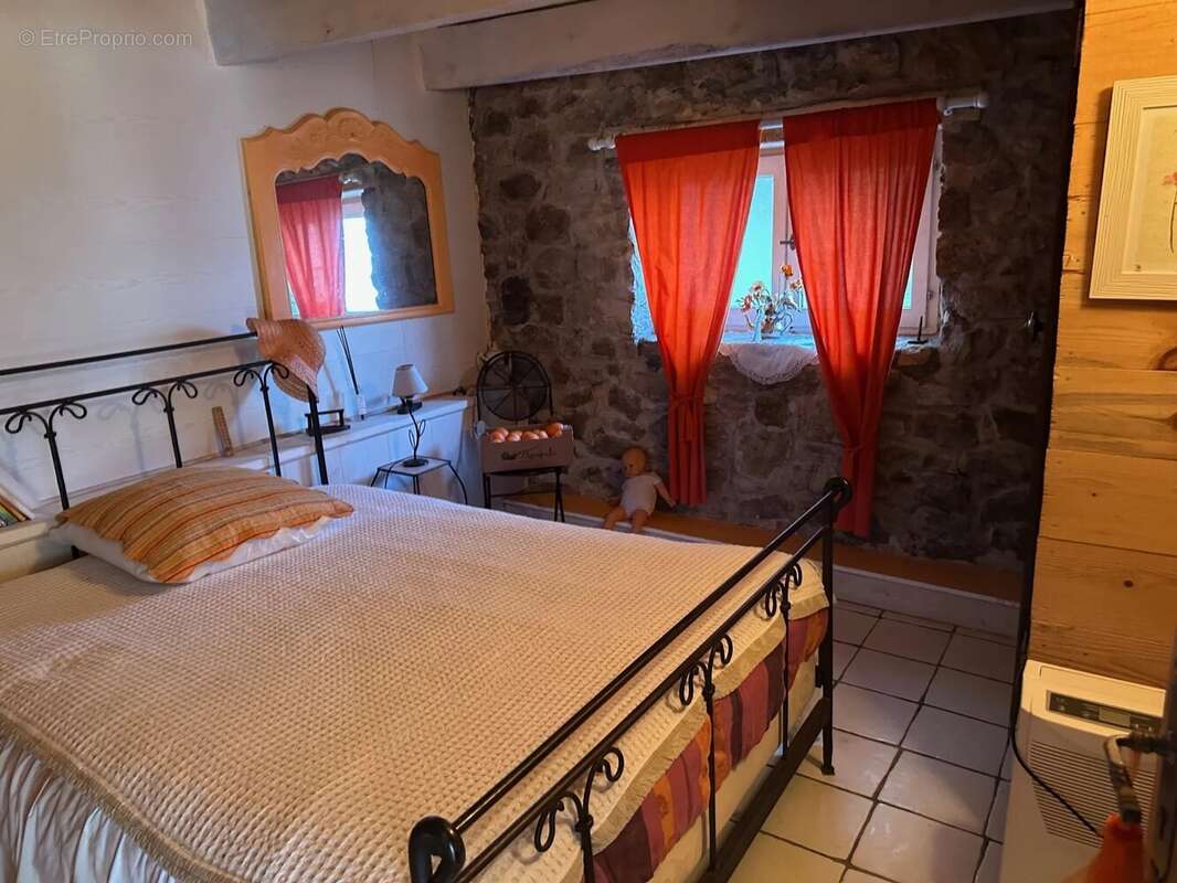 Maison à SAINT-PIERRE-SUR-DOUX