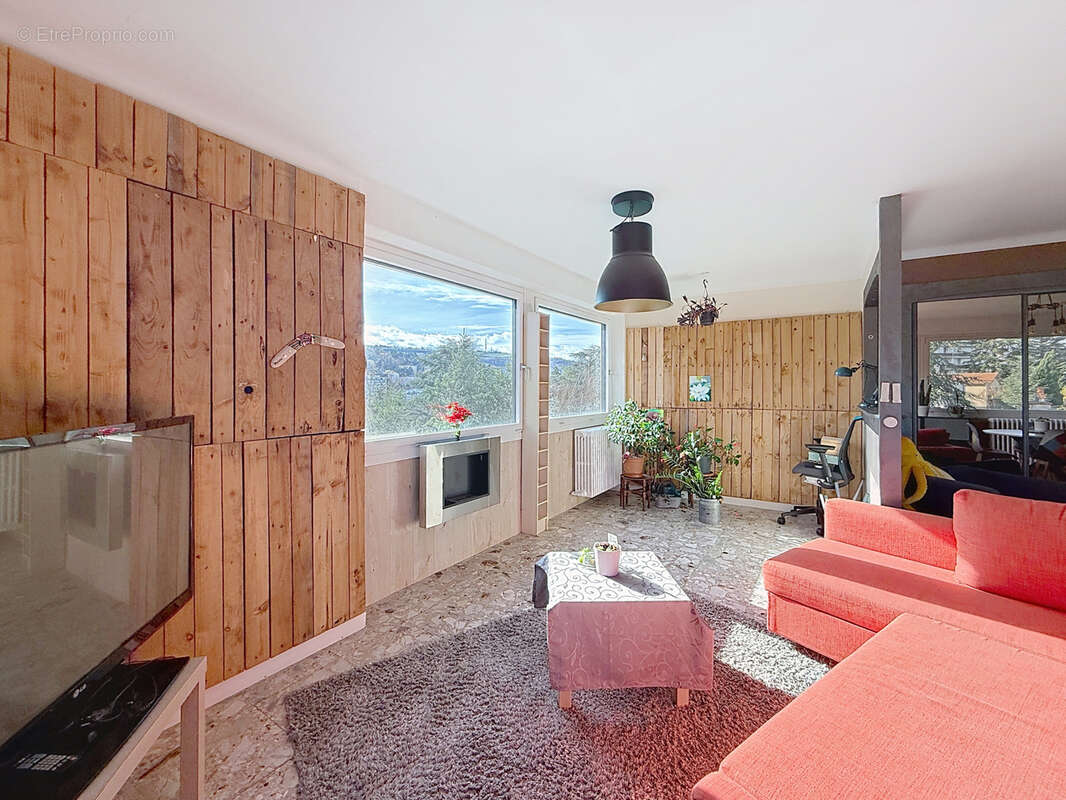 Appartement à SAINT-ETIENNE