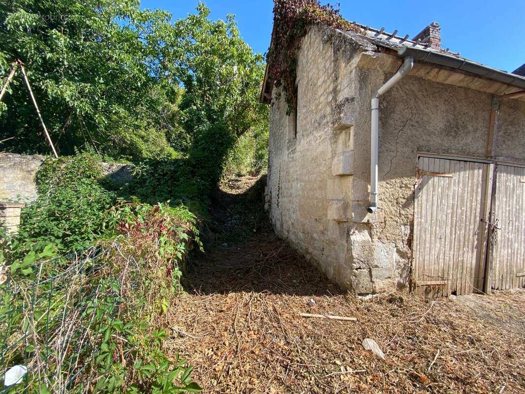 Grange en pierre à fort potentiel, cadre verdoyant et calme à Saint-Maximin (60) - photo 3