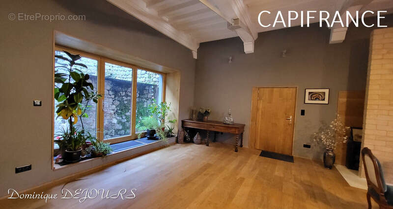 Maison à SAINT-SAUVEUR-DE-MONTAGUT