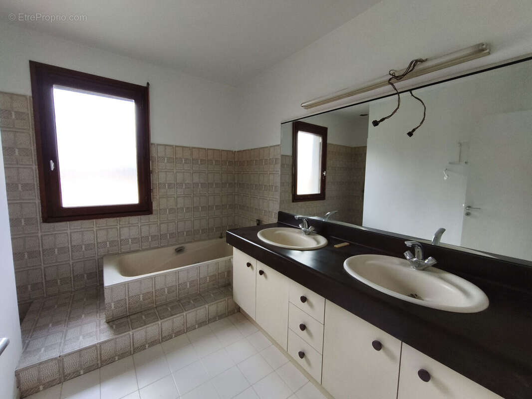 Photo 6 - Maison à LE CHAMBON-FEUGEROLLES