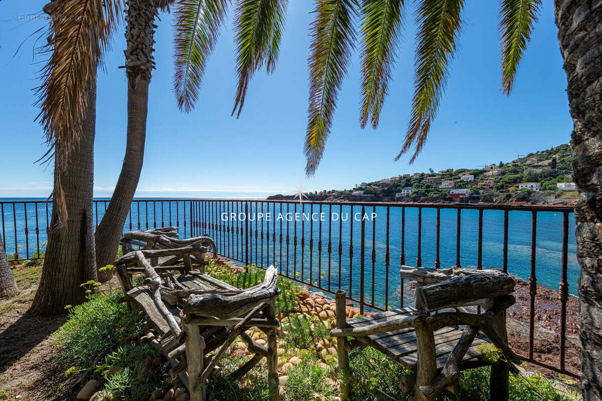 Superbe villa pieds dans l' eau avec acces prive a la plage - photo 4