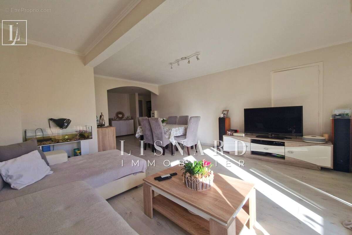 Appartement à VALLAURIS