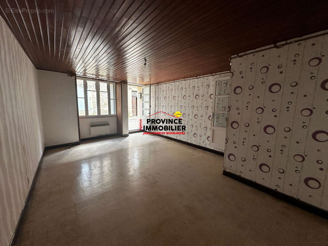 Maison 126 m² à Grignan  - photo 2