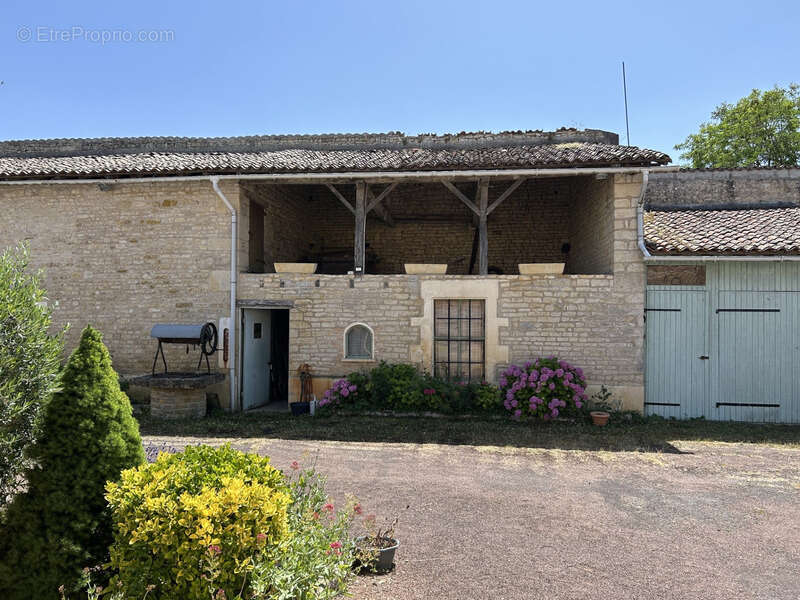Maison à PAMPROUX